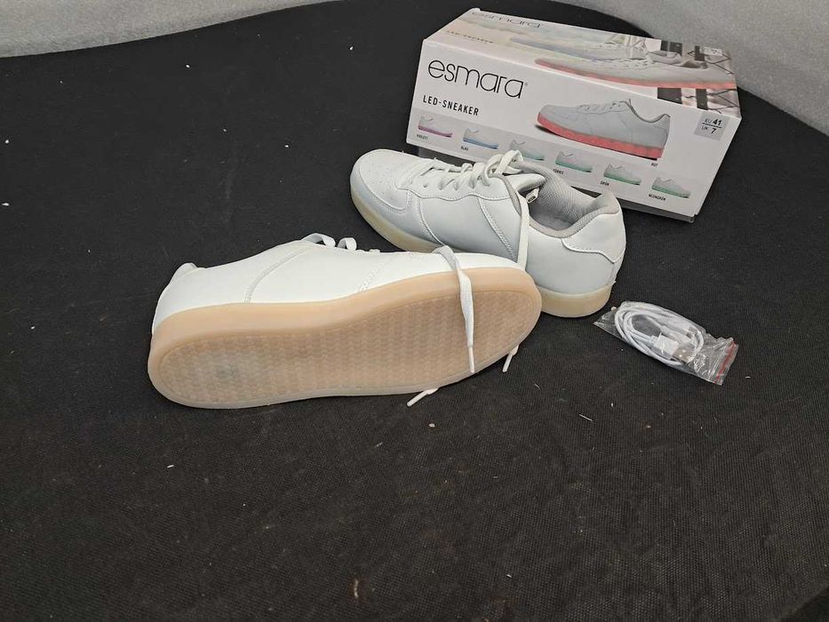 Buty białe Esmara rozmiar EUR 41  UK 7 EKO skóra