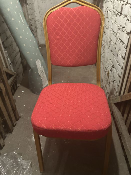 Krzesla  materialowe czerwone 1 szt