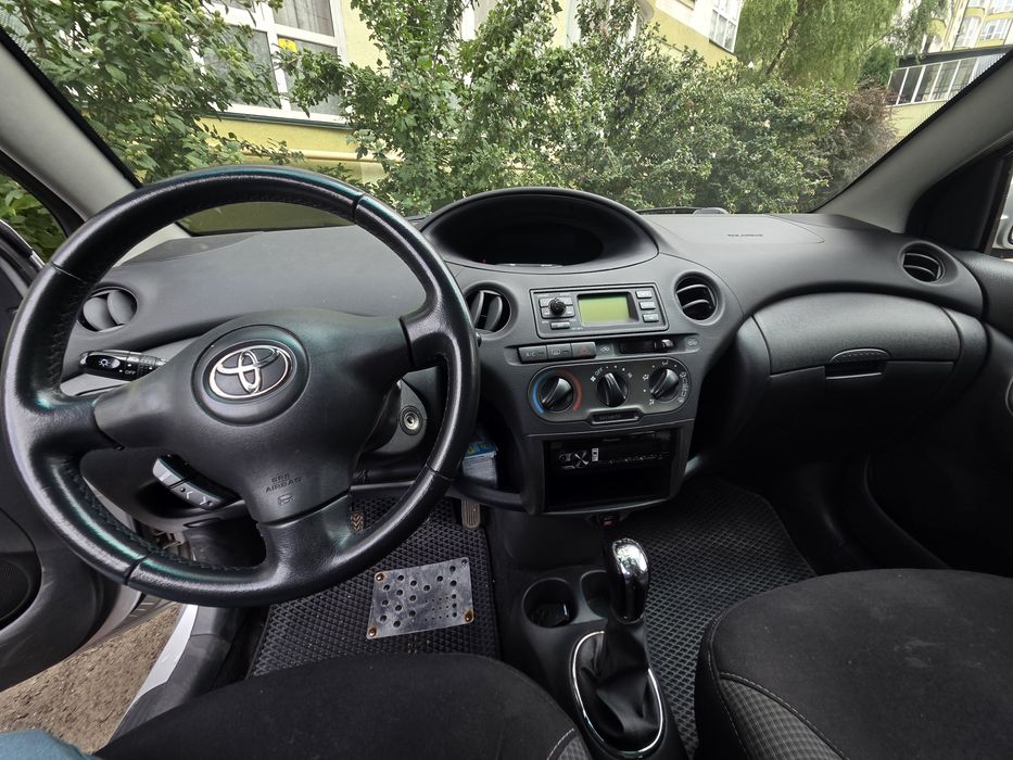 Toyota yaris 1,3 (Тойота яріс)