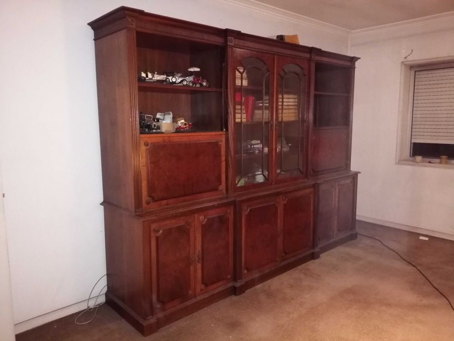 Móvel de madeira maciça