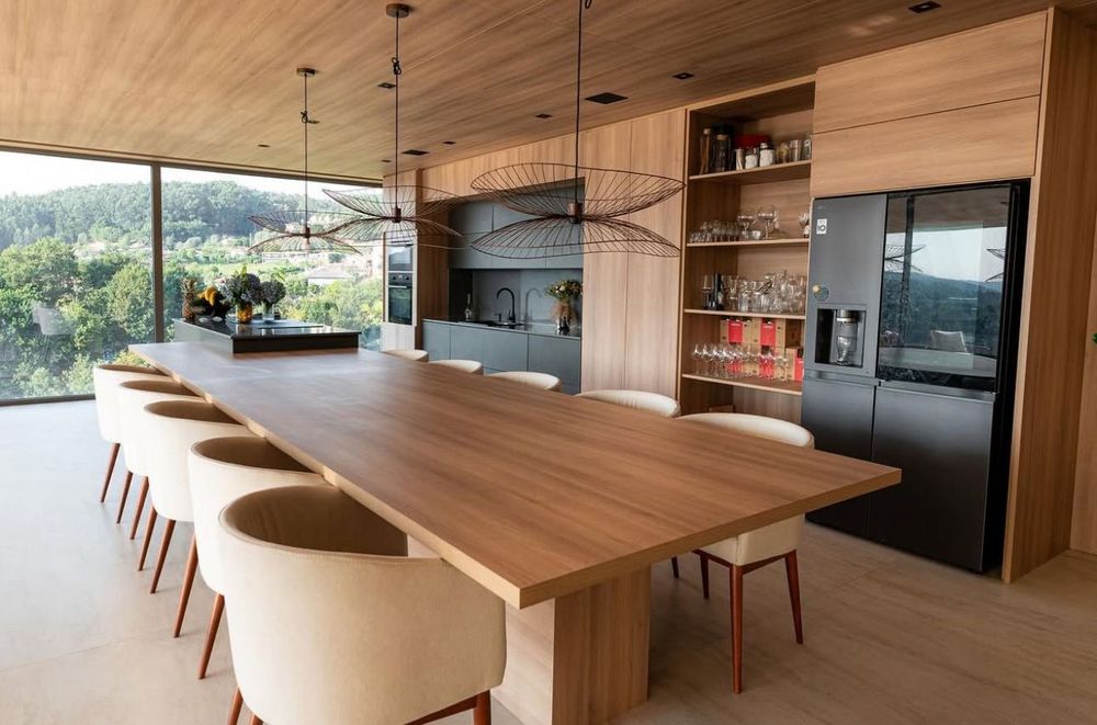 Fazemos sua cozinha, casa de banho, sala de estar e outros,temos prazo para entregas e para pagamento, serviço com excelência.