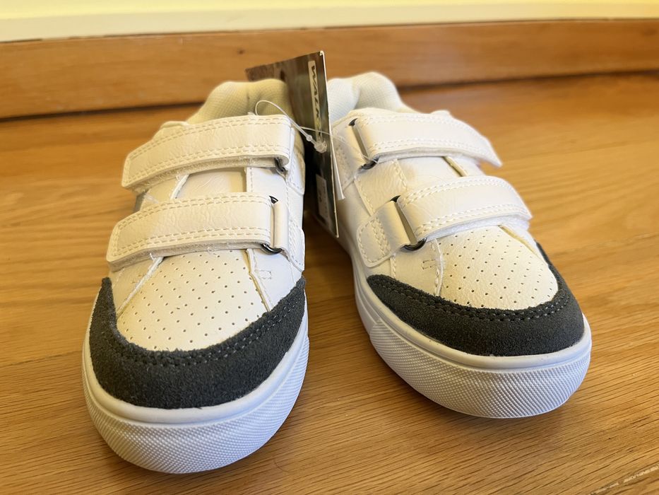 Ténis brancos para crianças