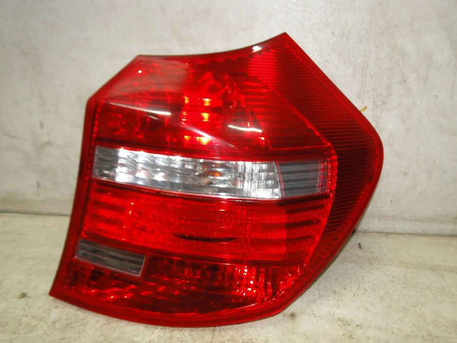 BMW 1 E87 E81 LIFT LAMPA PRAWA TYŁ TYLNA EUROPA