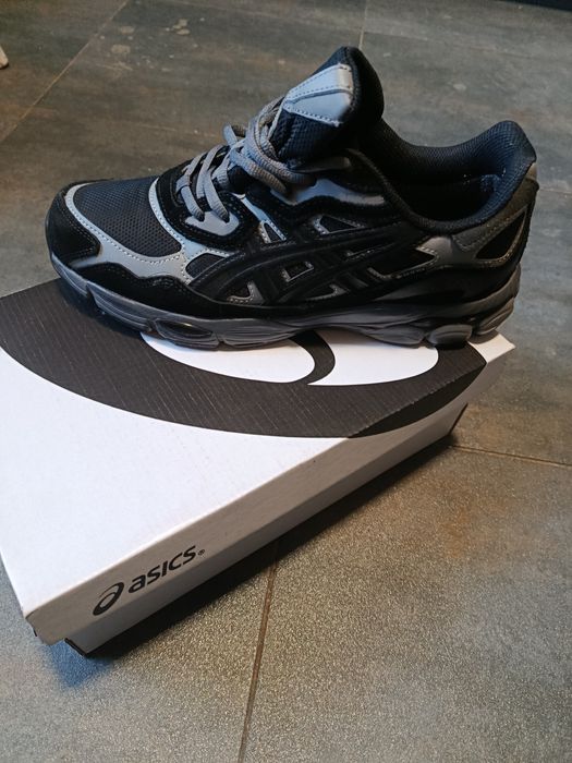 Кросівки асікс!!!