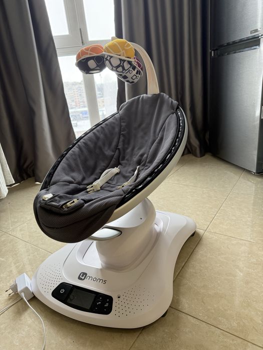 Заколисуючий центр 4moms