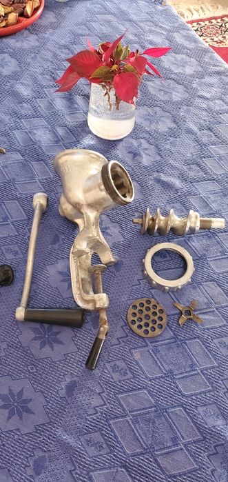 Мясорубка чавунна часів СРСР насадка для печення та Хлібниця