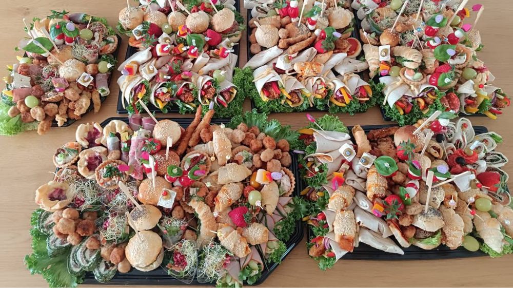 Przystawki na imprezę, party boxy, tace, catering