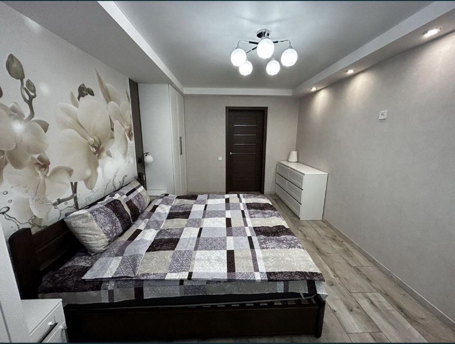 Продам 3 кімнатну квартиру центр міста!!!