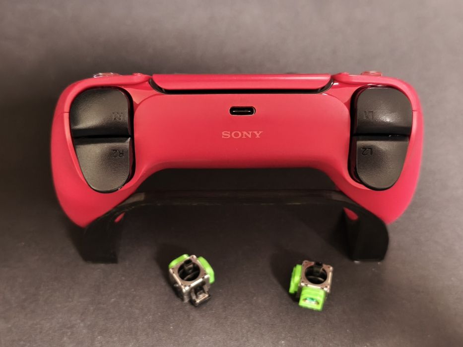 DualSense cosmic red com joysticks TMR Favor Union