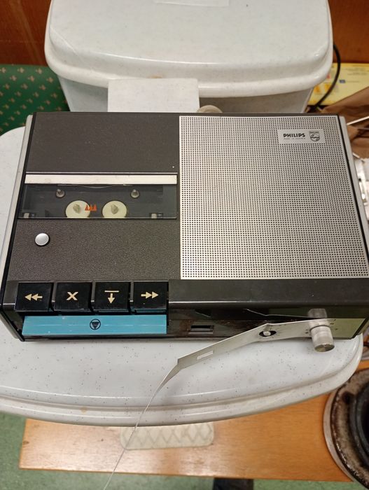 Stary dyktafon stacjonarny Philips 86