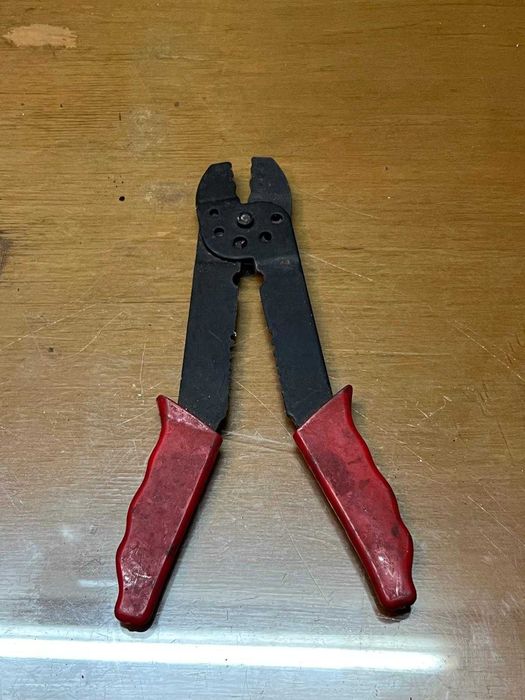 Alicate Descarnador e Crimpador Multifuncional