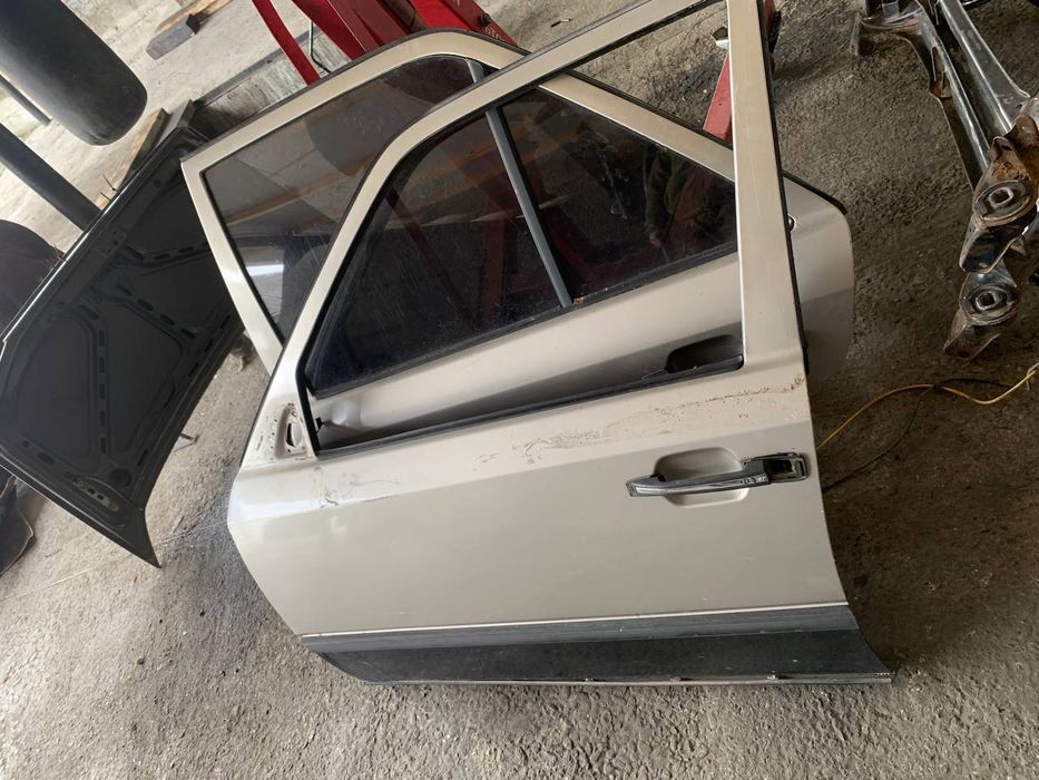 Передні двері мерс 124 e200 e250 e230 e320 e280 e124
