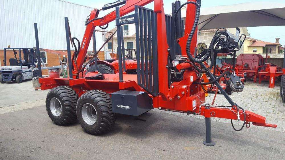 Reboque Florestal Novo 8000kg chapeado com grua