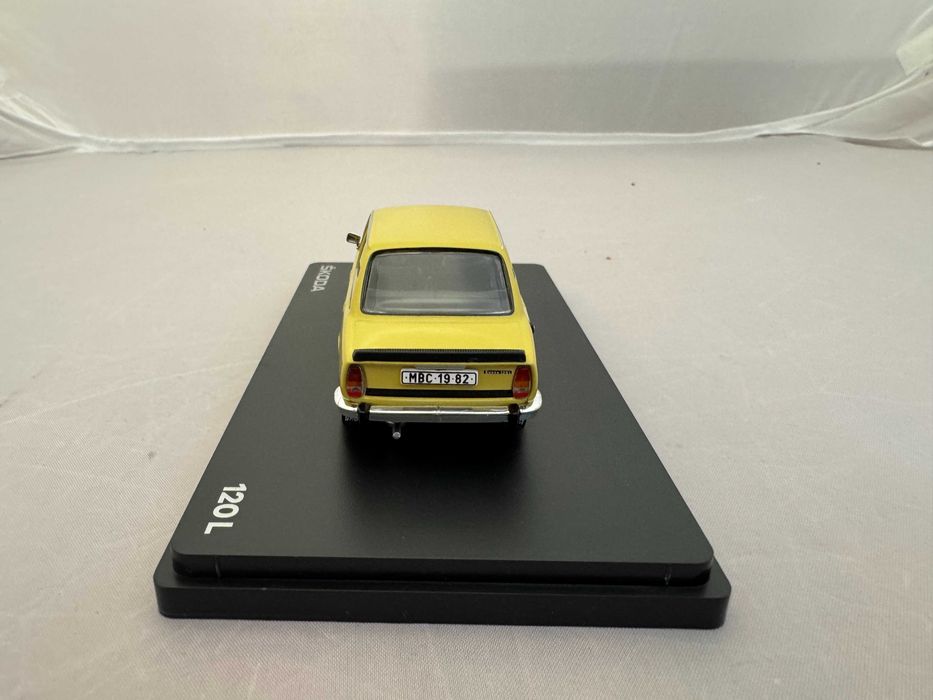 SKODA 120L – ABREX 1:43 – Kolekcjonerski model