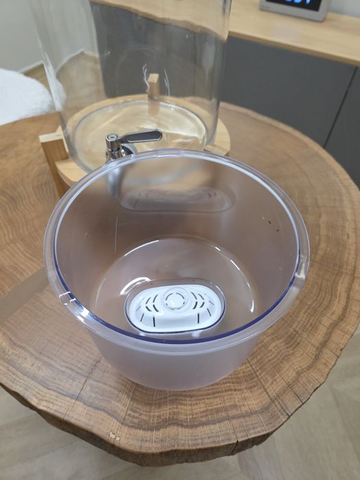 Słoik na wode z kranem i filtrem