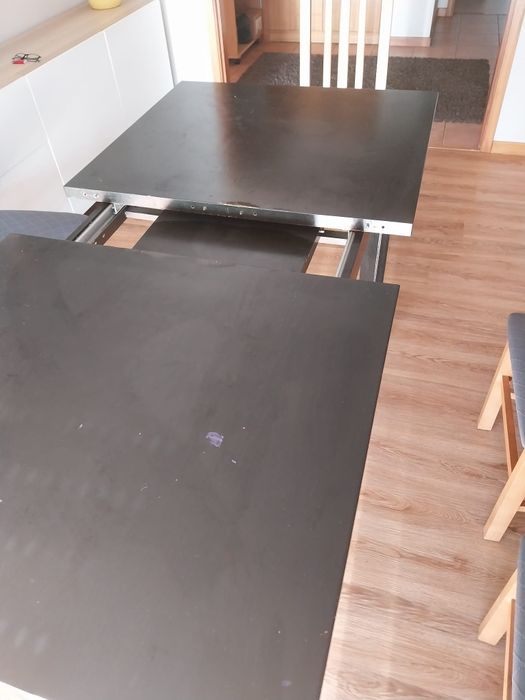 Mesa e aparador de sala