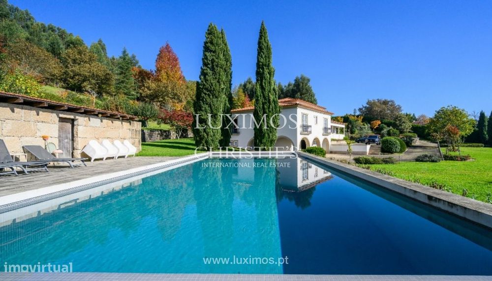Moradia V6 com jardim e piscina à venda em Guimarães