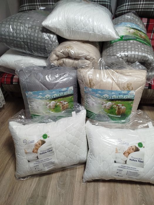 Продаються ковдрі, подушки та набори постільної білизни