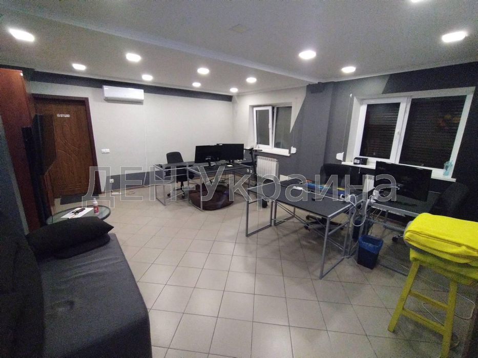 Оренда в центрі Києва офісу 70 кв.м. з ремонтом та своєю територією.