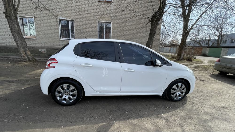 Peugeot 208 2013 | 1.2 бензин | механика