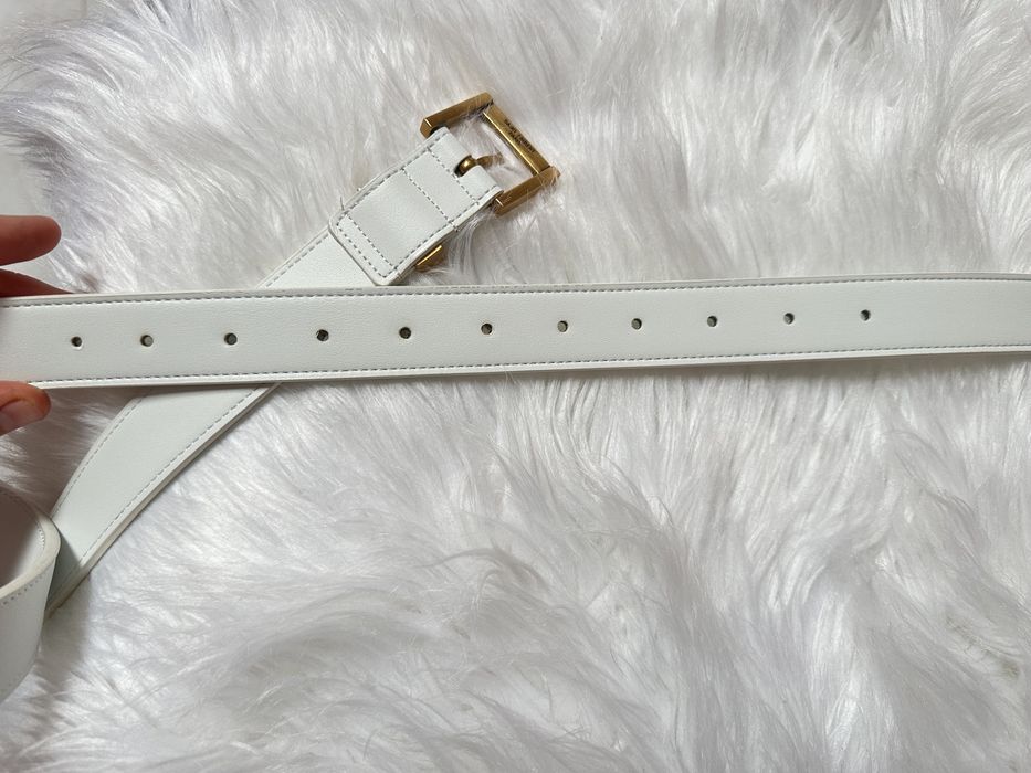 Cinto Branco com fivela e letras em dourado (120cm)