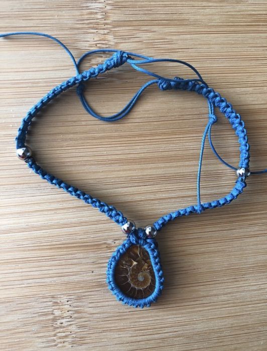 Pulseira de pé com amonite