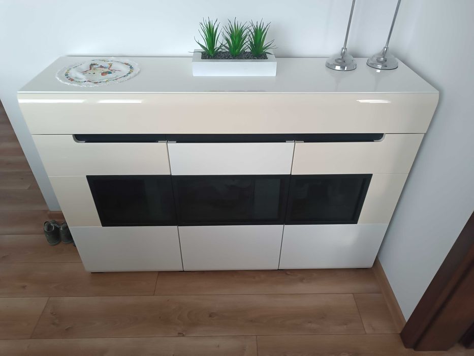 Komoda biała w połysku