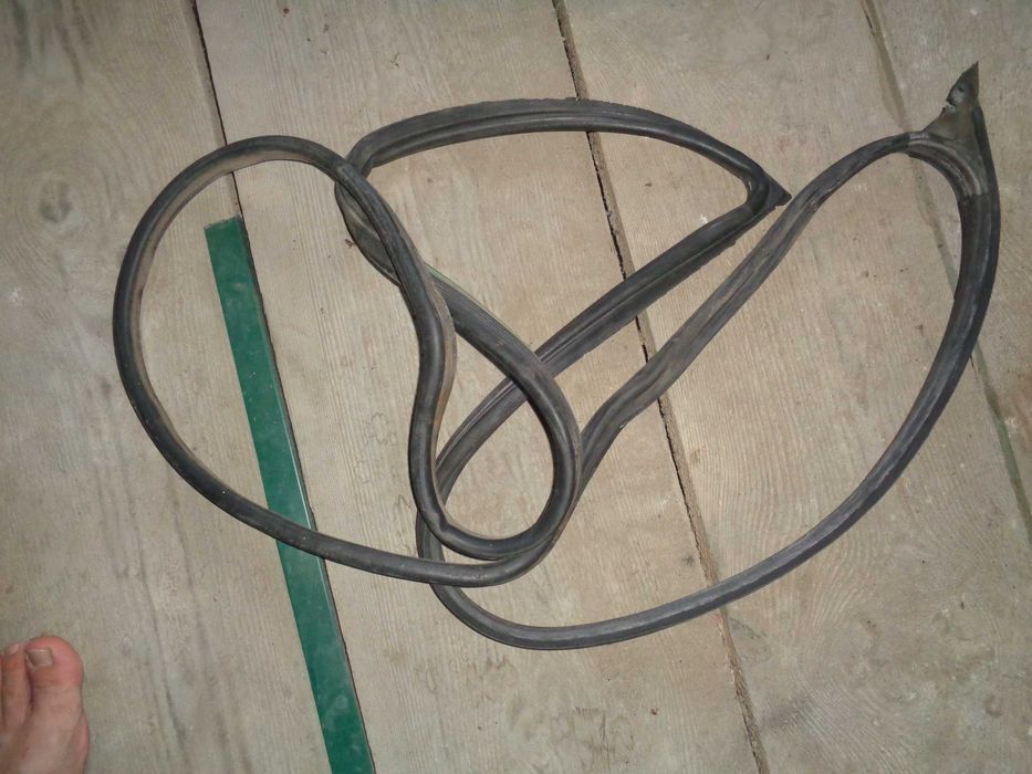 Ущільнювач W124 рами дверей. Уплотнитель Двери