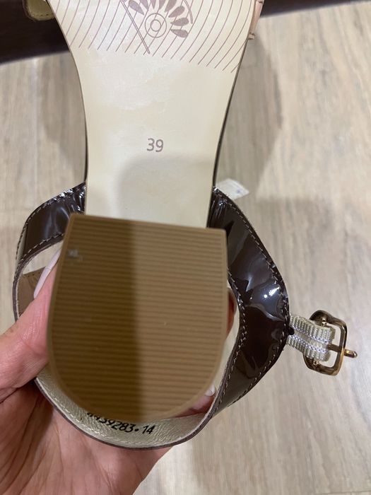 Босоножки кожаные разных моделей 38 и 39 раз