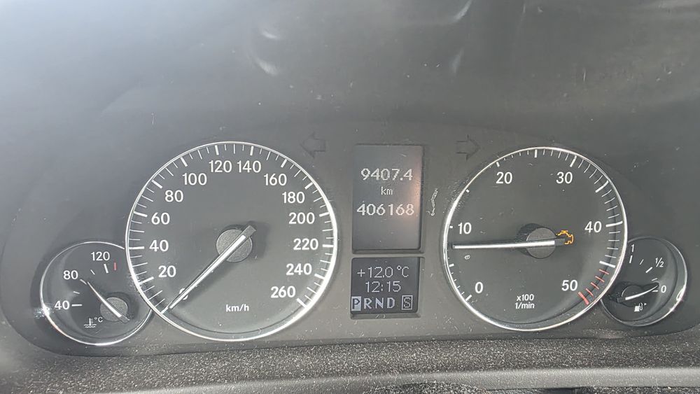 Syndyk sprzeda samochód osobowy Mercedes-Benz C220, rok. prod 2004
