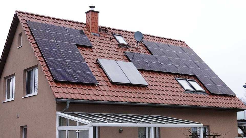 Монтаж сонячних панелей Сонячні батареї солнечных монтаж инвертора