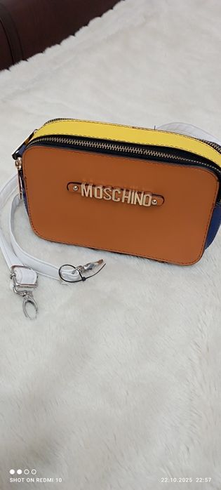 Женская сумка Moschino.