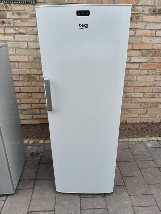 Морозильна камера BEKO Model F60265 на 270 літрів