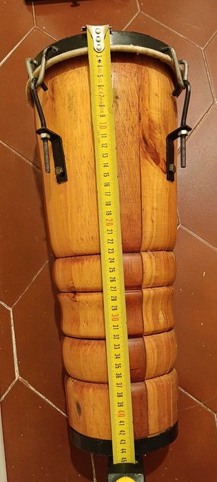 Atabaque construído artesanalmente