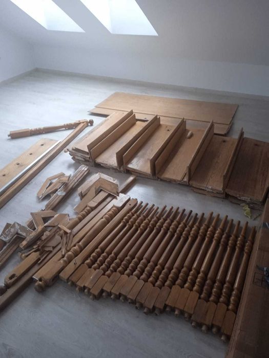 Schody drewniane dębowe z balustradą