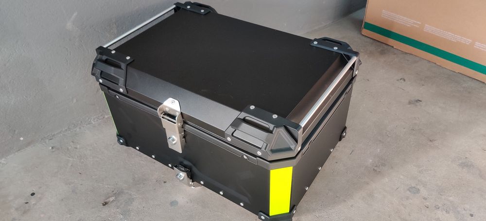 Kufer uniwersalny 65l - stan idealny