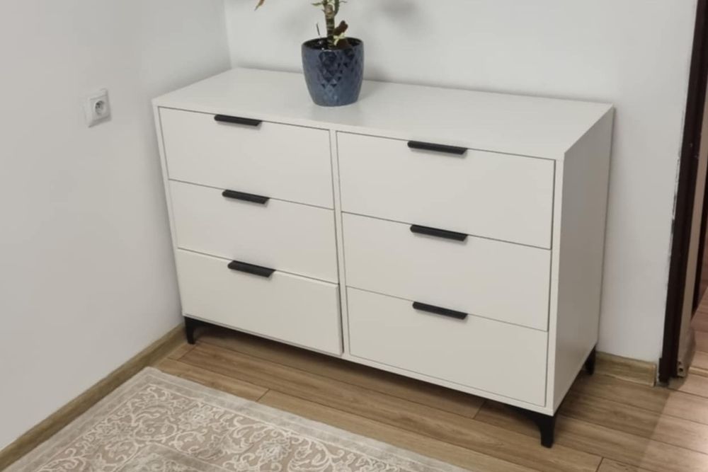 Komoda biała, nowa.