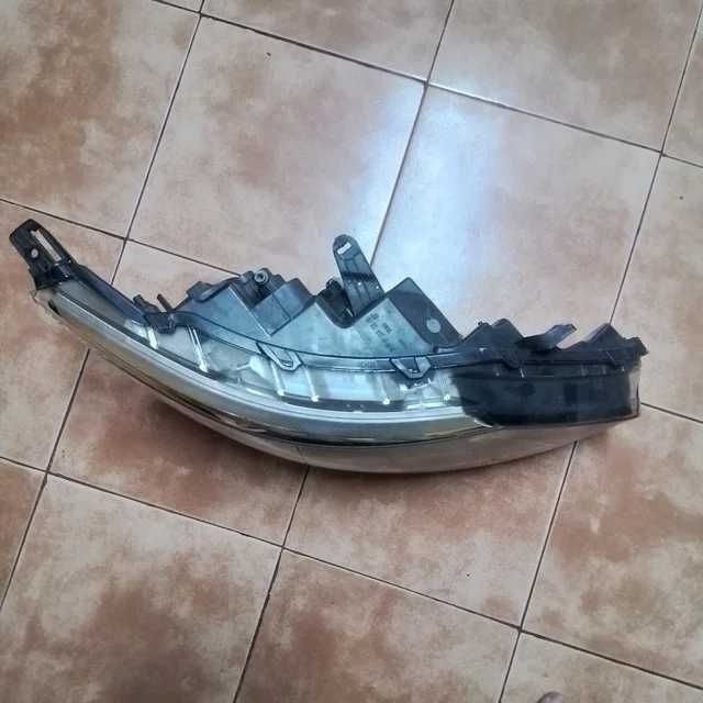 Farol Nissan Qashqai J11 Direito