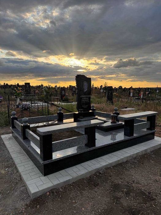 гранітні пам'ятники