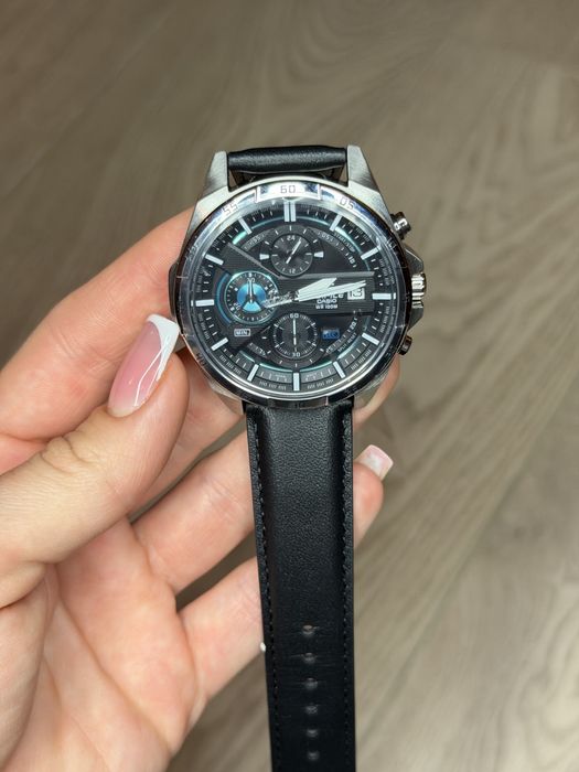 Нові чоловічі годинники Casio Edifice