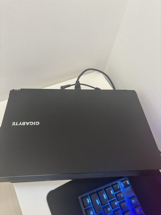 PC Portatil Gygabite - rtx 4060 - 16gb ram - i5 12500