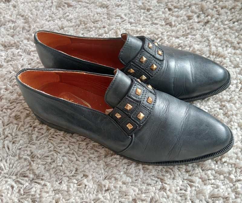 Mocassins pretos em pele