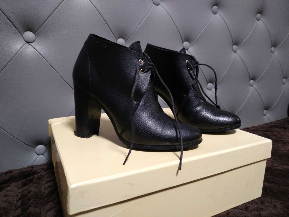 Ботильйони на підборах, 36 р.