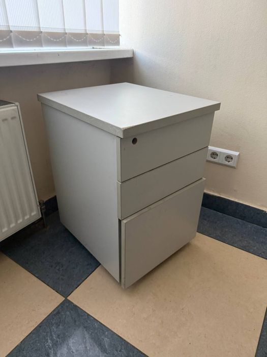 РОЗПРОДАЖ тумб різних