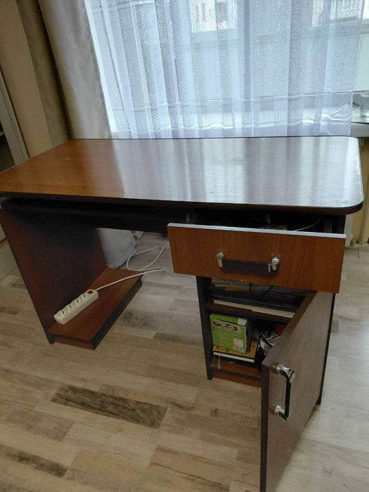 Стіл для вітальні