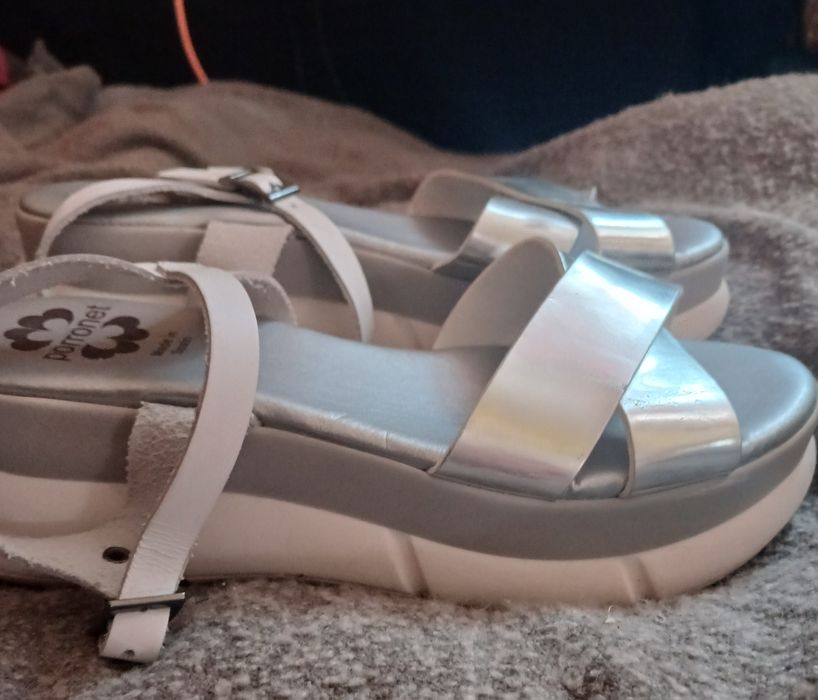 Шкіряні босоніжки