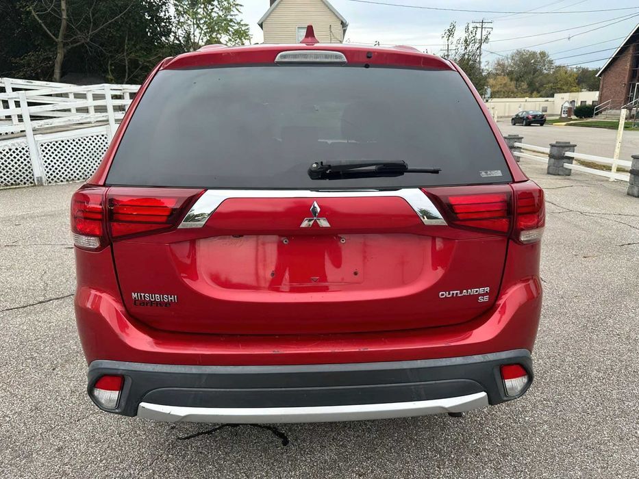 Mitsubishi Outlander SE      2018