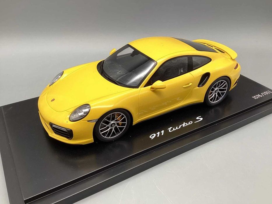 Porsche Turbo S + 1/18 + Vitrine + Spark + Resina
