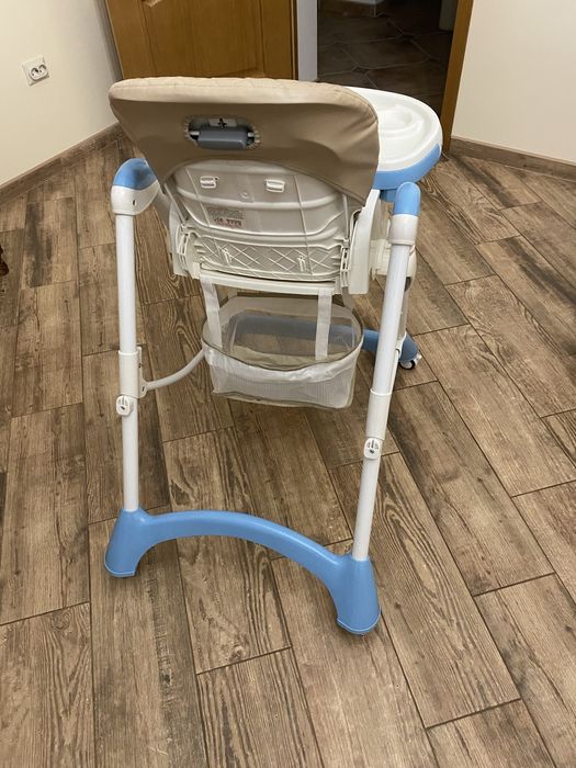 Крісло для годування.