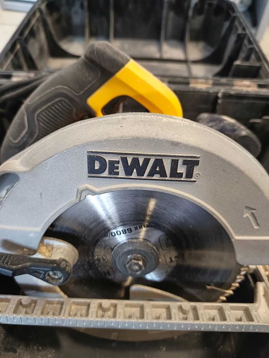 pilarka dewalt dwe576